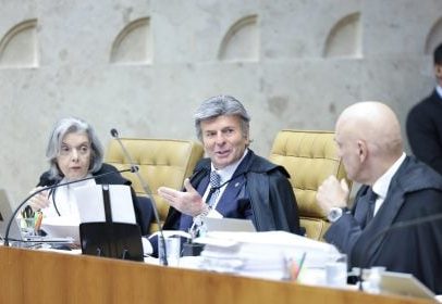 Bolsonaro faz novos gestos a Fux antes do julgamento sobre o golpe