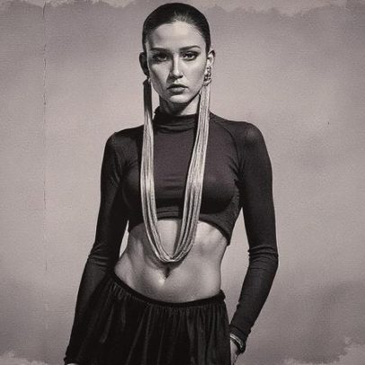 Brincos de Lívia Nunes encantam na festa de Bruna Marquezine com estilo único
