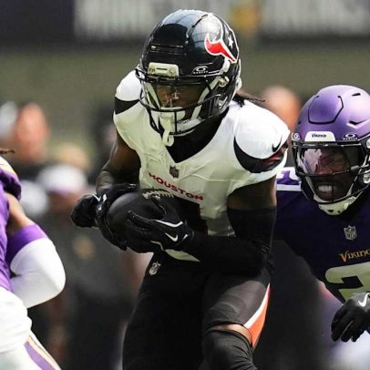 DeMeco Ryans destaca desempenho de John Metchie em competição acirrada de recebedores