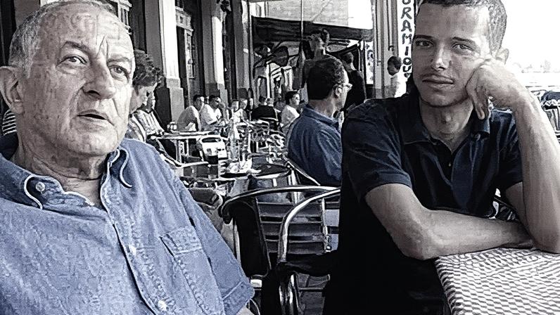 Escritores Juan Goytisolo e Abdelá Taia na cidade marroquina de Marraquech em 2006. (Foto: Reprodução)