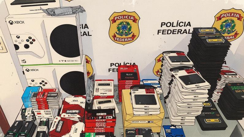 Equipamentos eletrônicos irregulares apreendidos pela PF no Galeão (Foto: Divulgação)