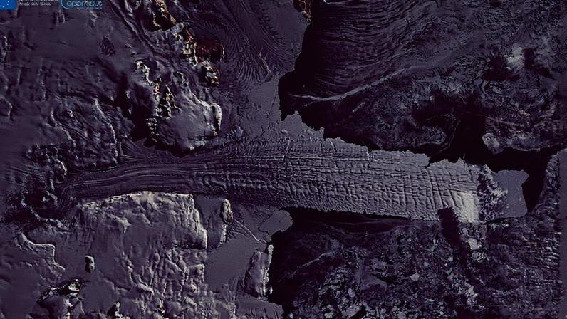 Imagem de satélite do observatório europeu Copernicus mostra o glaciar David alimentando a língua de gelo Drygalski, na Antártida Oriental, em março de 2025. (Foto: União Europeia/Copernicus Sentinel-2 imagery)
