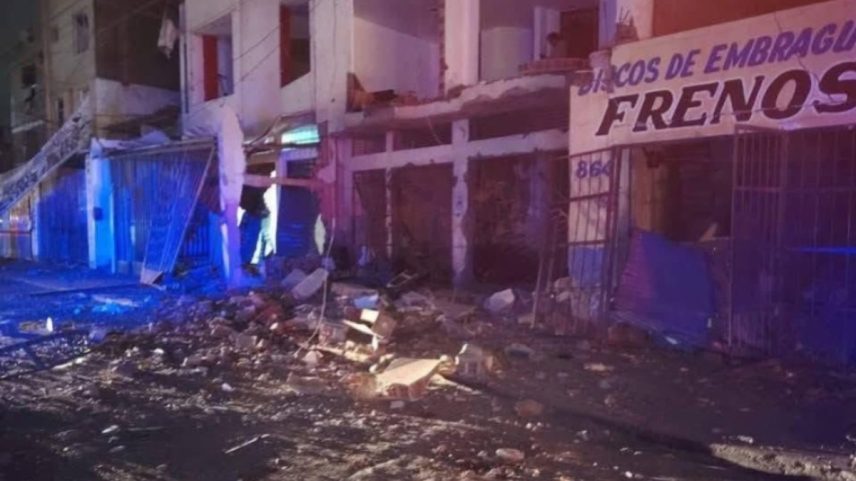 Ataque com dinamite deixa pelo menos três feridos e várias casas danificadas no Peru (Foto: Reprodução/X)