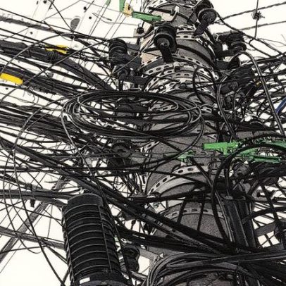 Câmara Municipal de SP aumenta multa para fios emaranhados em postes em 100 vezes