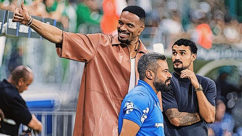 Carlos Miguel e Jefté acompanham partida do Palmeiras com o Universitário, no Allianz Parque, pela Libertadores (Foto: Riquelve Nata/Getty Images)