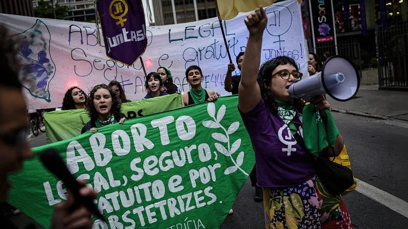 Ato pela descriminalização do aborto na América Latina e Caribe organizado pela Frente Estadual pela Legalização do Aborto SP, no Masp (Foto: Bruno Santos/Folhapress)