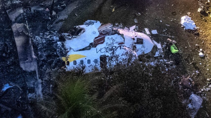 Destroço do avião que caiu em Vinhedo: sem sobreviventes (Foto: Miguel Schincariol/AFP)