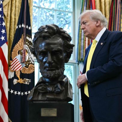 Trump assina medida contra discriminação política em bancos conservadores