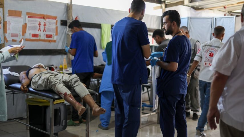 MSF denuncia que os centros de distribuição de alimentos da Fundação Humanitária para Gaza (GHF, em inglês) são lugares de "assassinatos orquestrados e desumanização". (Foto: Nour Alsaqqa MSF/EFE)