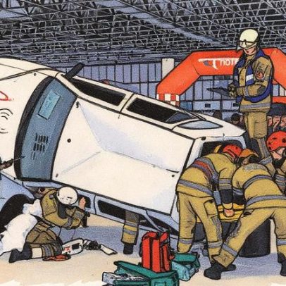 Bombeiros realizam simulações de resgate em acidentes de trânsito para treinamento