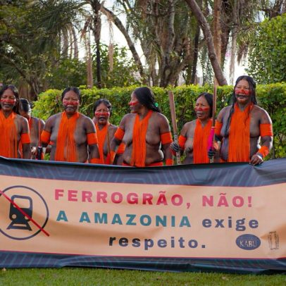 Indígenas protestam em Brasília contra a construção da Ferrogrão
