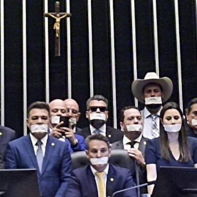 Congresso é paralisado por mais de 30 horas devido a obstrução de líderes políticos
