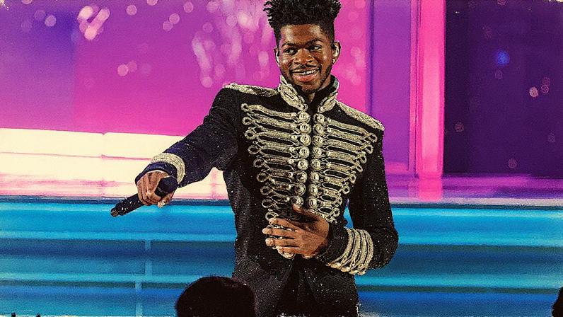 Lil Nas X se apresenta no Grammy 2022 (Foto: Rich Fury/Getty Images)