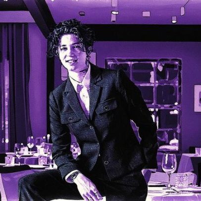 Sommelière Juliana Carani transforma carreira ao entregar vinhos de motoca