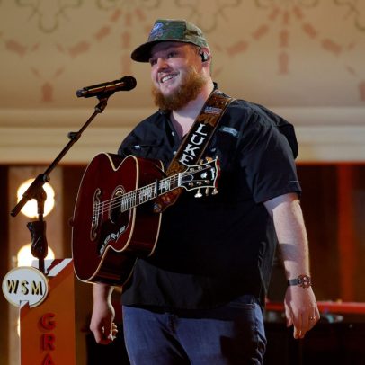 Luke Combs revela escolha decisiva entre música e fraternidade na faculdade