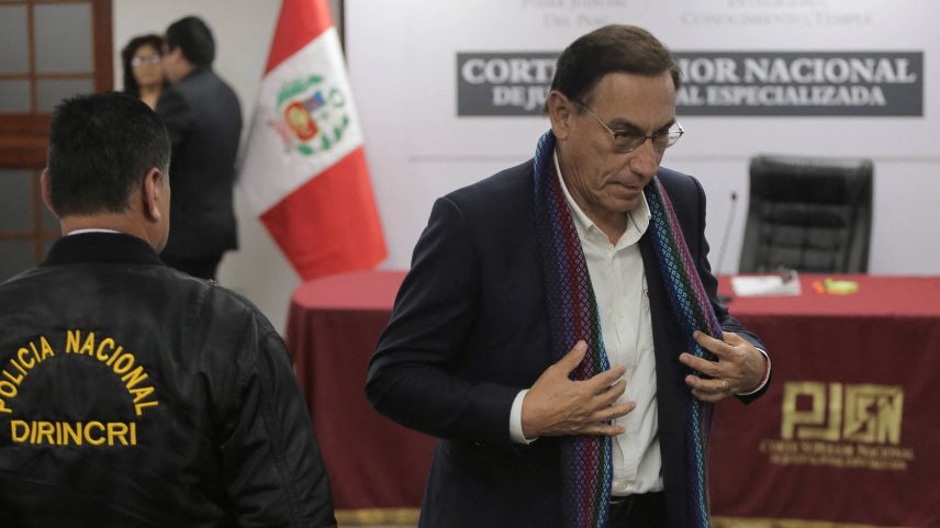 Martin Vizcarra, ex-presidente do Peru, durante audiência no fim de junho (Foto: Gerardo Marin - 27.jun.25/Reuters)