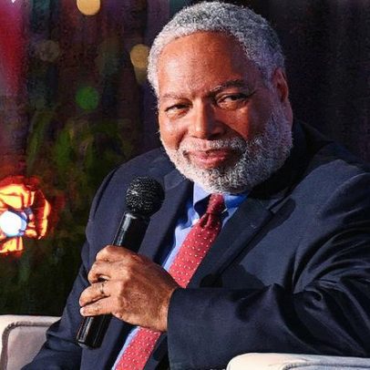 Trump se reúne com líder do Smithsonian em meio a ameaças de revisão de conteúdo