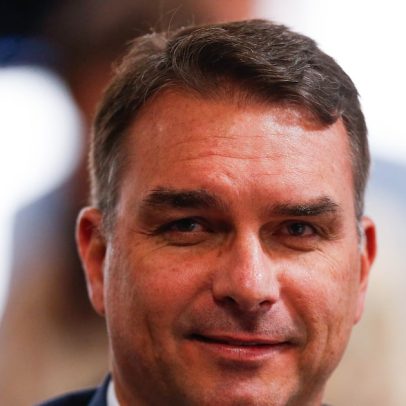 Flávio Bolsonaro critica Moraes e pede impeachment por 'ódio e calúnias'