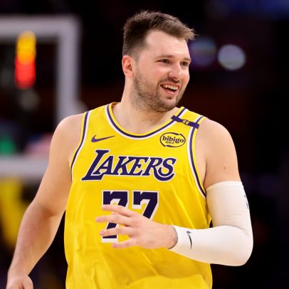 Luka Dončić fecha contrato de 3 anos e US$ 165 milhões com o Los Angeles Lakers