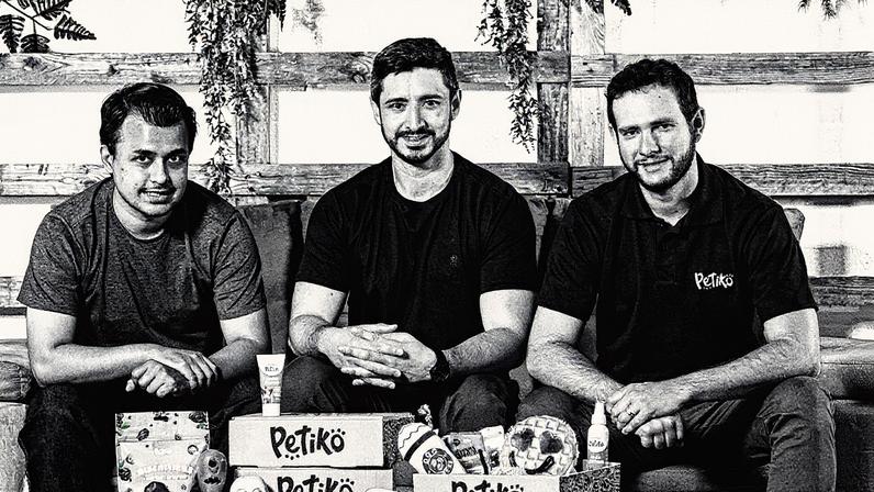 Cleiton Silva, Luciano Miranda e Rodrigo Furtado, da Petiko: empresa inaugurou duas fábricas em São Carlos ano passado (Foto: Reprodução)