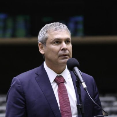 PT tenta acelerar cassação de Eduardo e Zambelli com prisão domiciliar de Bolsonaro