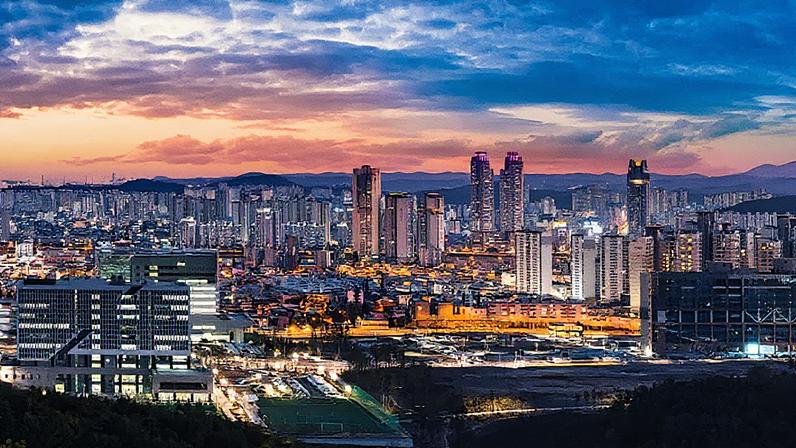A linha do horizonte da cidade de Ulsan vista do Pavilhão Hamwolru. As pessoas podem desfrutar de uma bela paisagem urbana gratuitamente. Ulsan, Coreia do Sul. (Foto: Insung Jeon | Moment | Getty Images)