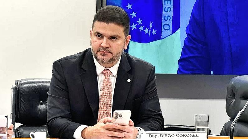 Deputado Diego Coronel (PSD-BA) analisará denúncia contra deputados que participaram de motim que levou à obstrução de trabalhos na Câmara (Foto: Reprodução/Redes sociais)