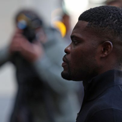 Thomas Partey é acusado de cinco estupros e se apresenta a tribunal em liberdade condicional