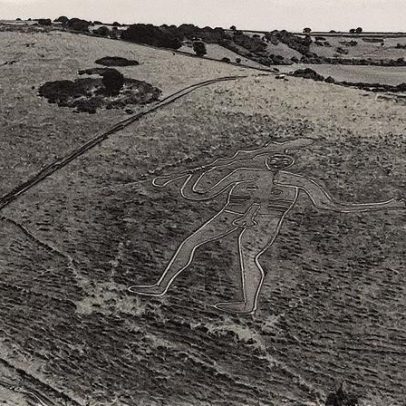 Gigante de Cerne Abbas exibe pênis de 8 metros em monumento milenar na Inglaterra