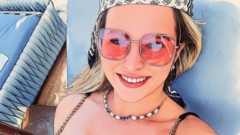 Aline Limas vende biquíni para fã famoso em praia naturista e história viraliza (Foto: Reprodução Instagram)