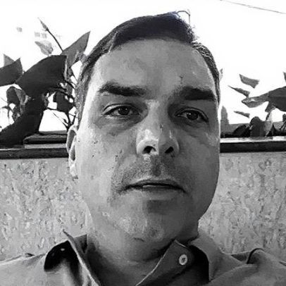 Mãe e avós de Flávio Bolsonaro são feitos reféns durante assalto no Rio