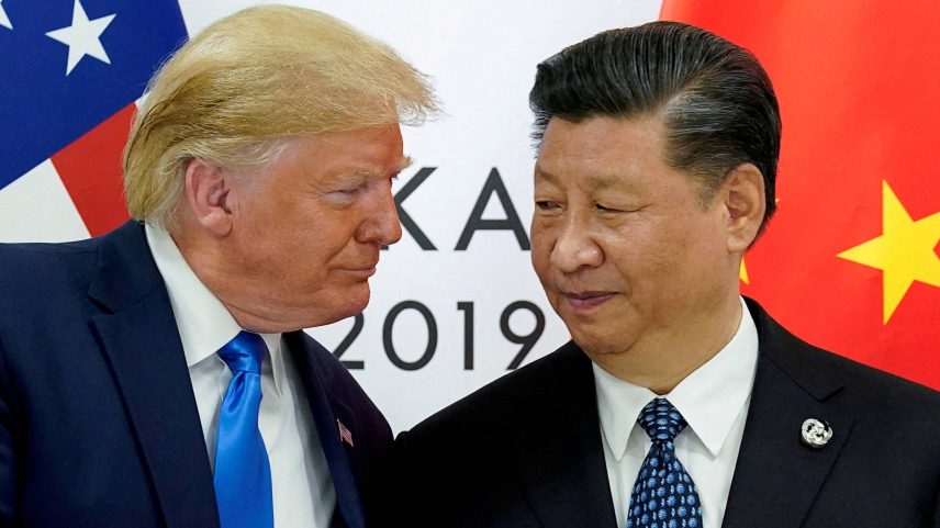 Presidente dos EUA, Donald Trump, e o líder chinês, Xi Jinping, durante encontro do G20 no Japão, em 2019 (Foto: Kevin Lamarque/REUTERS)