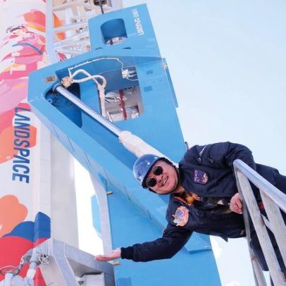 Jacky Tsai embarca em uma aventura intergaláctica fascinante