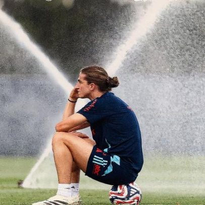 Filipe Luís enfrenta incertezas na renovação de contrato com o clube