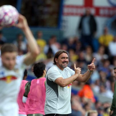 Leeds United adota transições rápidas e cruzamentos para o fundo do gol