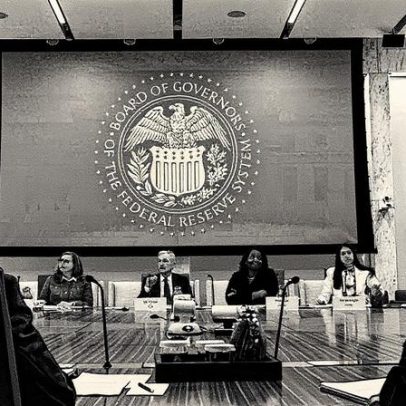 Trump busca influência no Fed ao atacar bancos regionais e derrubar diretora