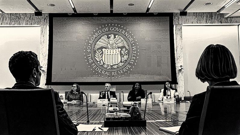 Funcionários do Fed durante reunião aberta da Junta do Federal Reserve, em Washington (Foto: Al Drago/Bloomberg)