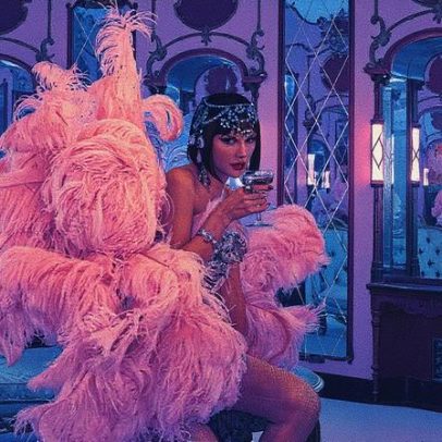 Taylor Swift lança edição especial do vinil 'Showgirl' com 'Bolinhas de Champanhe'