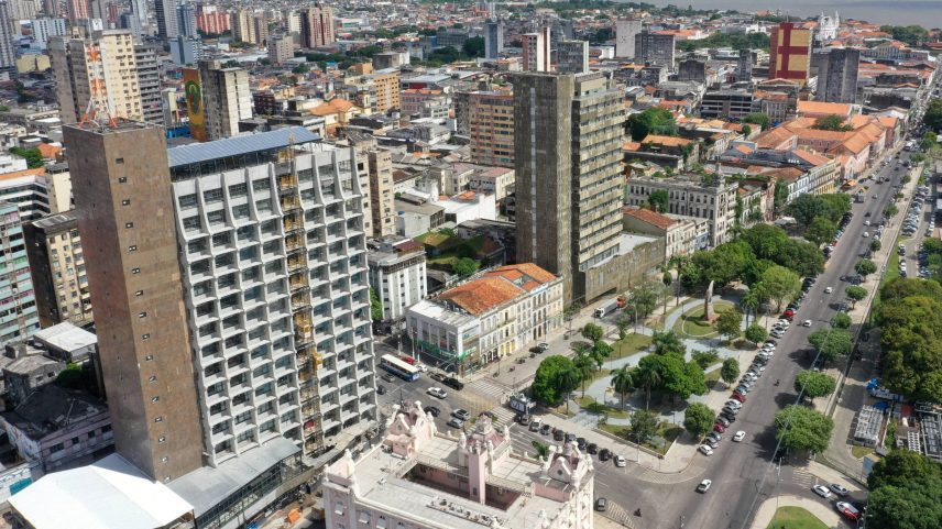 Hotel em construção antes da cúpula do clima COP30 em Belém (Foto: Wagner Santana/Reuters)