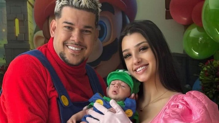 DJ Buarque e Bia Miranda com o filho (Foto: Reprodução Instagram)