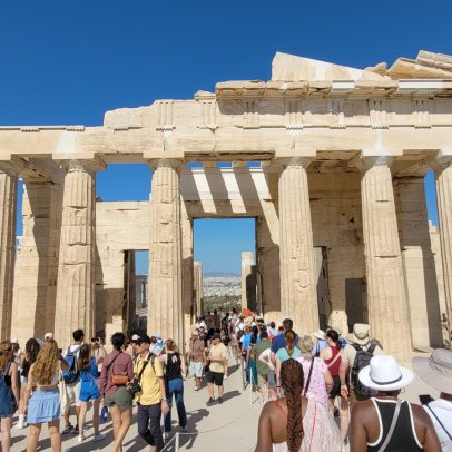 Moradores de Atenas se mobilizam contra o turismo excessivo na cidade histórica