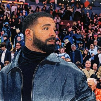 Drake recebe camisa autografada do lendário jogador George 'Iceman' Gervin