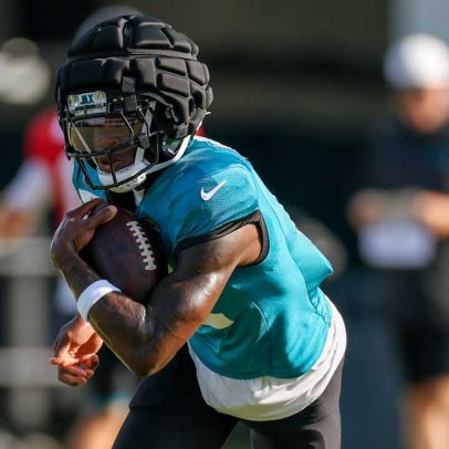 Travis Hunter se destaca jogando em duas posições com os Jaguars
