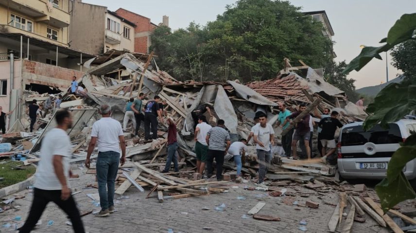 Balikesir na Turquia: terremoto foi sentido a centenas de quilômetros (Foto: Murat Seyman/Anadolu/Getty Images)