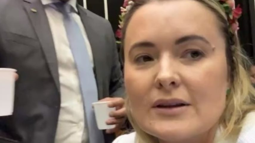 Julia Zanatta com o bebê no colo em meio ao risco de desocupação do plenário pela polícia legislativa (Foto: Reprodução/@juliazanattasc via Instagram)