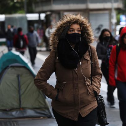 Frente fria traz ciclone e 'chuva congelada' ao Brasil; saiba quando chega