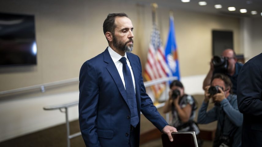Conselheiro especial Jack Smith em uma coletiva de imprensa para anunciar uma acusação contra o ex-presidente Donald Trump (Foto: Doug Mills/The New York Times)