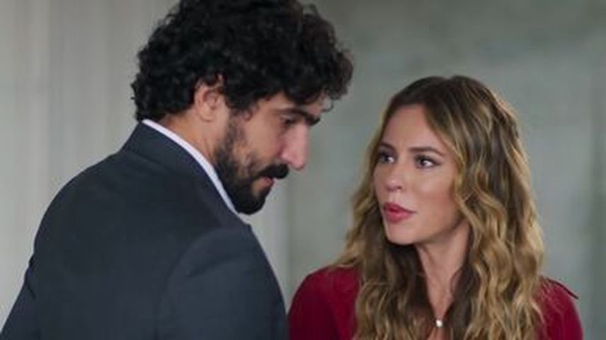 Ivan (Renato Góes) e Heleninha (Paolla Oliveira) fizeram um acordo antenupcial (Foto: Reprodução/TV Globo)