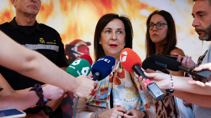 A ministra da Defesa, Margarita Robles, no dia 1 de agosto no quartel-general da Unidade Militar de Emergências (UME) na base de Torrejón. (Foto: Chema Moya/EFE)