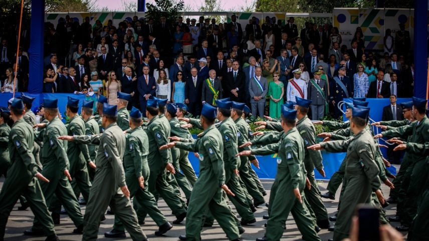 Desfile do Dia da Independência do Brasil passa pela tribuna do presidente Lula na Esplanada dos Ministérios, em Brasília, no dia 7 de setembro de 2024 (Foto: Brenno Carvalho / Agência O Globo)